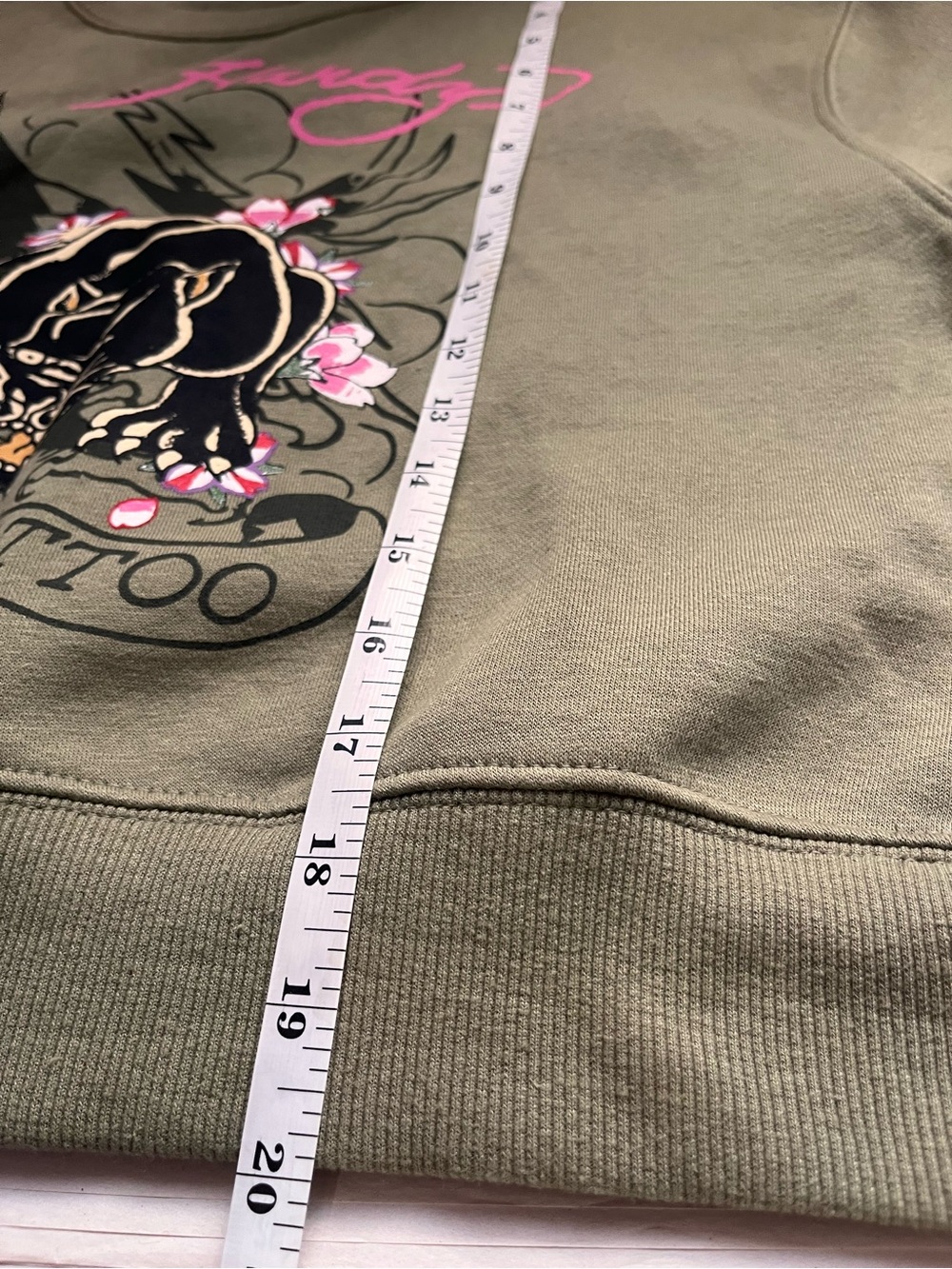 Ed Hardy Green Cropped Crewneck Sweatshirt with Pink Graphic Large - Picture 9 of 9